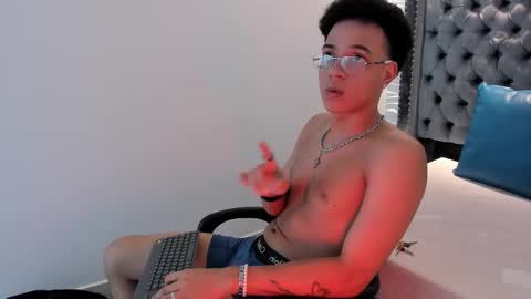 Snapshot of marshall_spencer chatting on 11.27.25 MARSHALL online show from 11.27.25