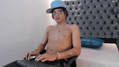 Snapshot of marshall_spencer chatting on 12.03.25 MARSHALL online show from 12.03.25