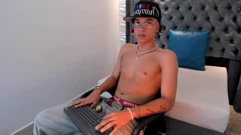 Snapshot of marshall_spencer chatting on 12.05.25 MARSHALL online show from 12.05.25