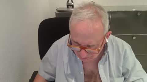 Snapshot of martin_1947 chatting on 10.26.25 martin_1947 online show from 10.26.25