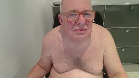 Snapshot of martin_1947 chatting on 11.05.25 martin_1947 online show from 11.05.25