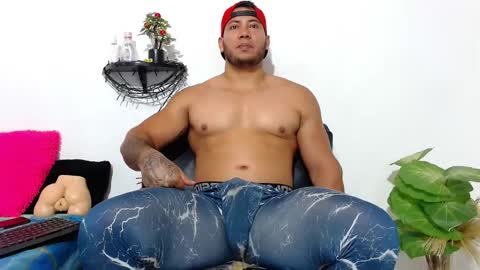 Snapshot of martin_fiit chatting on 10.31.25 Martin instagrammartinfiit online show from 10.31.25