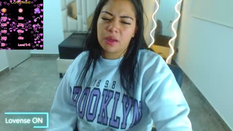 Snapshot of martina_tay chatting on 02.04.25 Hey im martina online show from 02.04.25