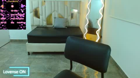 Snapshot of martina_tay chatting on 02.06.25 Hey im martina online show from 02.06.25