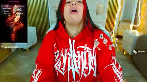 Snapshot of martina_tay chatting on 09.25.25 Hey im martina online show from 09.25.25