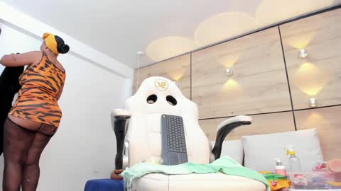 Snapshot of martina_touss chatting on 02.01.25 martina touss online show from 02.01.25