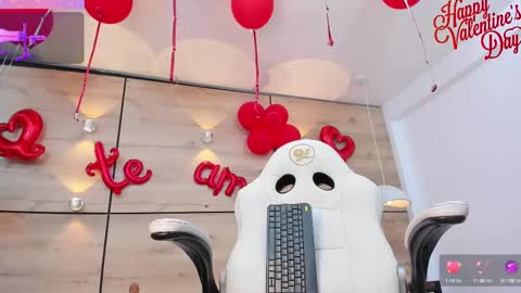 Snapshot of martina_touss chatting on 02.15.25 martina touss online show from 02.15.25