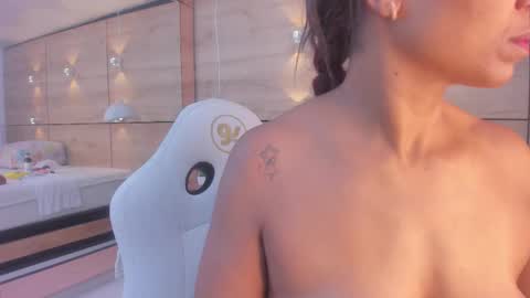 Snapshot of martina_touss chatting on 12.15.25 martina touss online show from 12.15.25