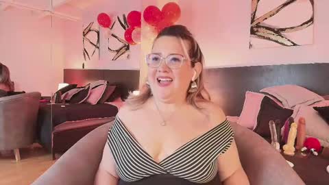 Snapshot of martinacaicedo chatting on 02.15.25 Martina Caicedo online show from 02.15.25