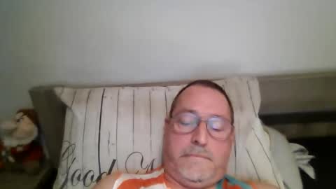Snapshot of martinb62 chatting on 10.03.25 Hotguy61 online show from 10.03.25