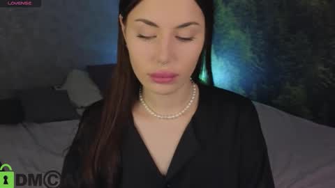 Mary  GMT 3 Mon Tue Wed Thu Fri 0300am - 0900am online show from 12.15.25