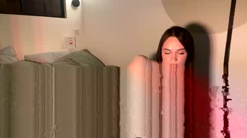 Snapshot of mary_geyson1 chatting on 11.26.25 Mary online show from 11.26.25