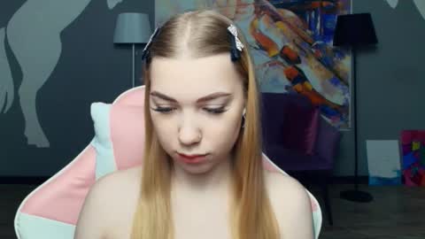 Snapshot of mary_hope_u chatting on 12.15.25 Mary online show from 12.15.25