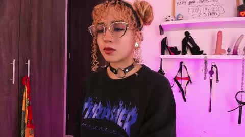 Snapshot of mary_jane_lovers chatting on 02.11.25 Mary Jane online show from 02.11.25