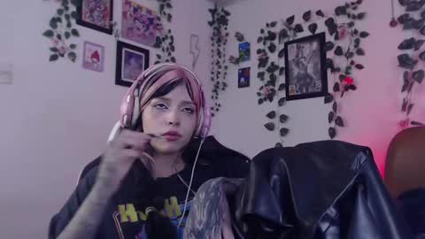                      100   online show from 01.02.25