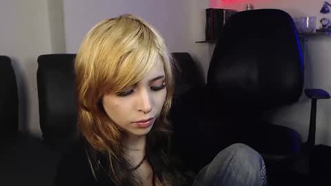                      100   online show from 02.17.25