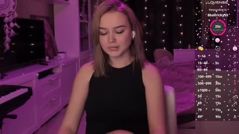 Snapshot of mary_romance chatting on 12.15.24 Mary online show from 12.15.24