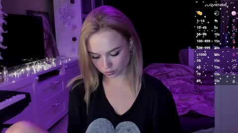 Snapshot of mary_romance chatting on 03.06.25 Mary online show from 03.06.25