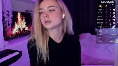 Snapshot of mary_romance chatting on 11.21.25 Mary online show from 11.21.25