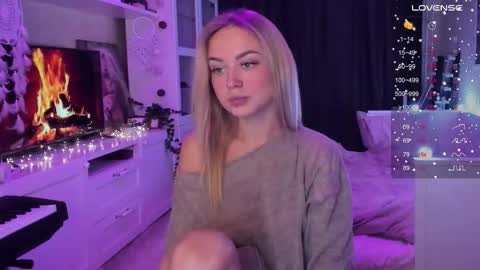 Snapshot of mary_romance chatting on 11.23.25 Mary online show from 11.23.25