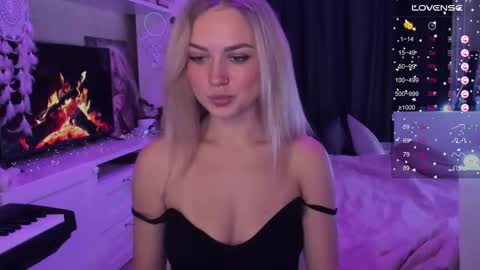 Snapshot of mary_romance chatting on 11.24.25 Mary online show from 11.24.25