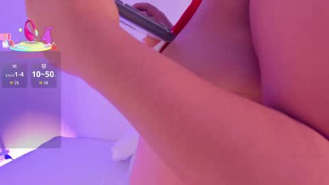 Snapshot of mary_suarez chatting on 10.08.25 Maria online show from 10.08.25