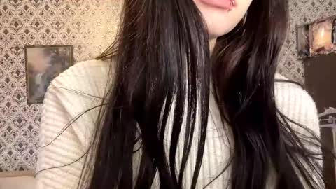 Snapshot of maryamtraylor chatting on 12.15.25 Sofia online show from 12.15.25