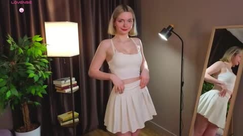 Snapshot of marycalder chatting on 04.04.26 Mary online show from 04.04.26