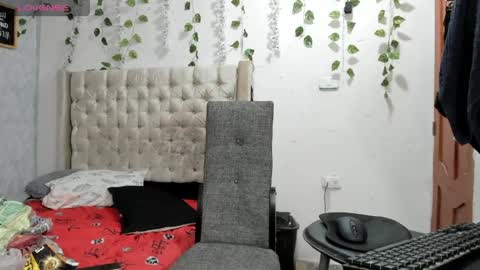 Marycurvy online show from 06.04.26