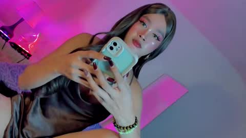 Snapshot of maryhugecock69 chatting on 11.24.25 maryhugecock69 online show from 11.24.25