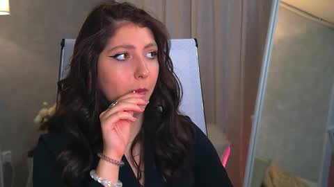 Mary Miller online show from 10.07.25