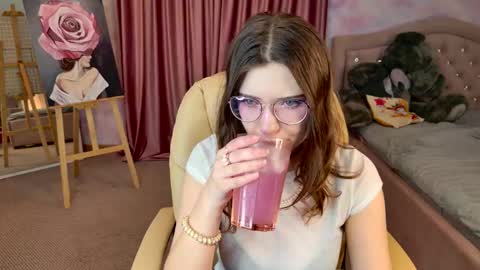 Snapshot of marymoorre chatting on 11.23.25 Mary online show from 11.23.25