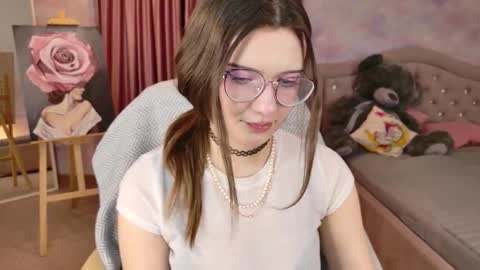 Snapshot of marymoorre chatting on 11.27.25 Mary online show from 11.27.25