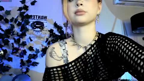 Snapshot of marynixoxo chatting on 02.25.25 Mary x online show from 02.25.25