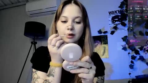 Snapshot of marynixoxo chatting on 03.09.25 Mary x online show from 03.09.25