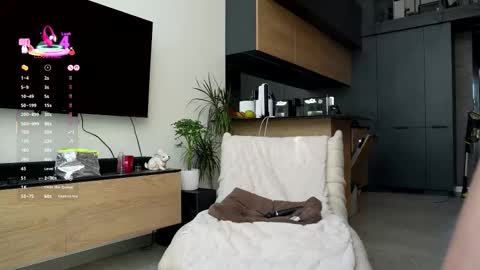 Snapshot of marypsiss chatting on 11.01.25 Marina online show from 11.01.25