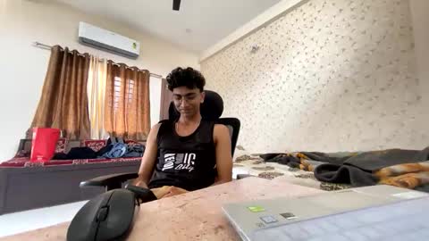 Snapshot of maskboyz2003 chatting on 11.01.25 maskboyz2003 online show from 11.01.25