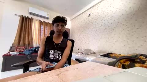 Snapshot of maskboyz2003 chatting on 11.08.25 maskboyz2003 online show from 11.08.25