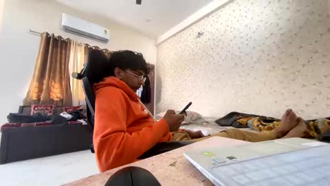 Snapshot of maskboyz2003 chatting on 11.13.25 maskboyz2003 online show from 11.13.25