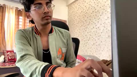 Snapshot of maskboyz2003 chatting on 11.25.25 maskboyz2003 online show from 11.25.25