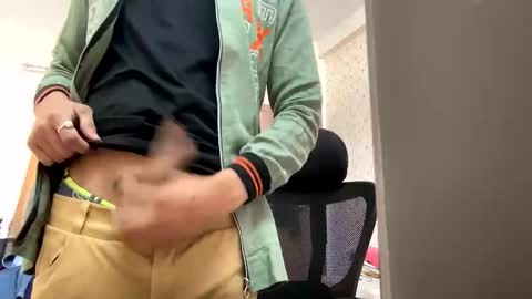 Snapshot of maskboyz2003 chatting on 11.26.25 maskboyz2003 online show from 11.26.25