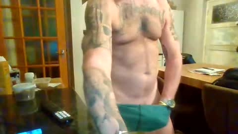 Snapshot of masked_masturbation_couple chatting on 11.18.25 Masked Masturbation Couple online show from 11.18.25