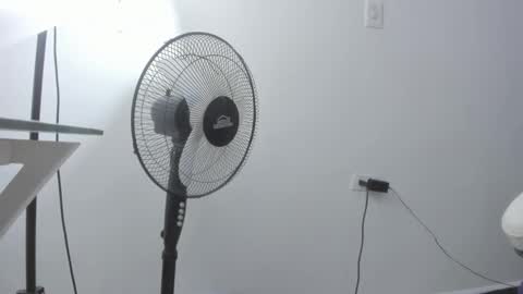 Snapshot of maskedgirl01 chatting on 12.16.25 Scarlet online show from 12.16.25