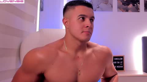 Snapshot of mason_bennet chatting on 02.21.25 Mason Bennet online show from 02.21.25