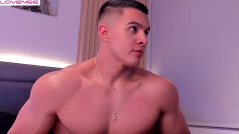 Snapshot of mason_bennet chatting on 11.28.25 Mason Bennet online show from 11.28.25