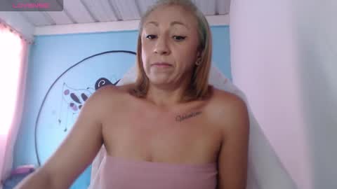 Snapshot of massielferretis chatting on 10.17.25 massiel ferreti online show from 10.17.25