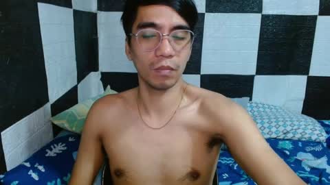 Snapshot of massive_boner02 chatting on 01.12.25 massive_boner02 online show from 01.12.25