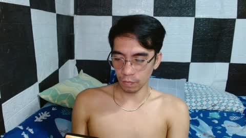 Snapshot of massive_boner02 chatting on 01.12.25 massive_boner02 online show from 01.12.25