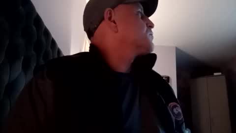 Snapshot of massivecock1980604187 chatting on 10.19.25 massivecock1980604187 online show from 10.19.25