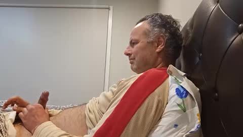 Snapshot of master398 chatting on 10.27.25 Erix online show from 10.27.25